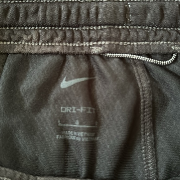 Nike black boys size L shorts - Picture 6 of 8
